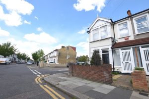 3 bedroom Houses to rent in Wanstead Park Road Ilford